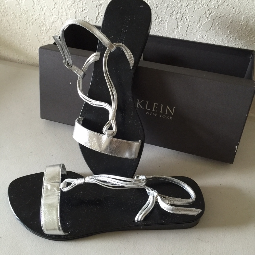 ANNE KLEIN SILVER LEATHER SANDALS NEW IN BOX 7